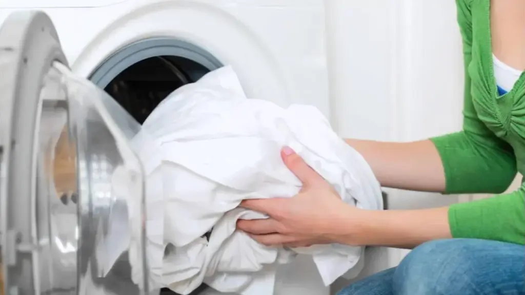7 tajemství dokonale bílého prádla: odstraní žluté skvrny a vrátí původní barvu